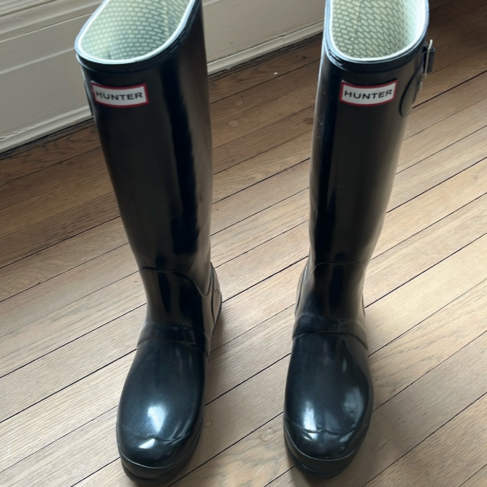 Women’s original tall gloss rain boots by Hunter
